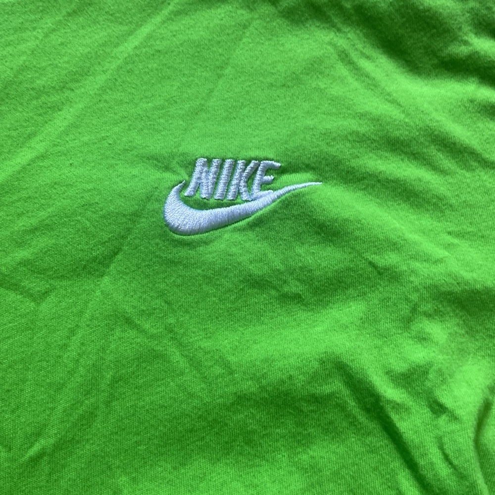 Men’s small Nike tee